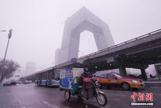 受降雪影响 北京20条市郊公交线路采取临时调度措施