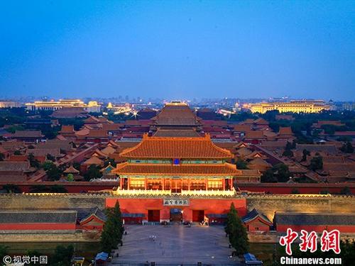 NIght view of the Palace Museum in Beijing. (Photo/VCG)