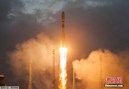 当地时间2019年2月27日，卫星行业初创公司OneWeb旗下首批6颗卫星搭载从法属圭亚那发射的联盟号火箭升空，据悉该枚火箭隶属于法国阿丽亚娜航天公司。OneWeb首席执行官阿德里安·斯特克尔(Adrian Steckel)解释称，进入轨道后，卫星将为全球提供互联网覆盖服务。