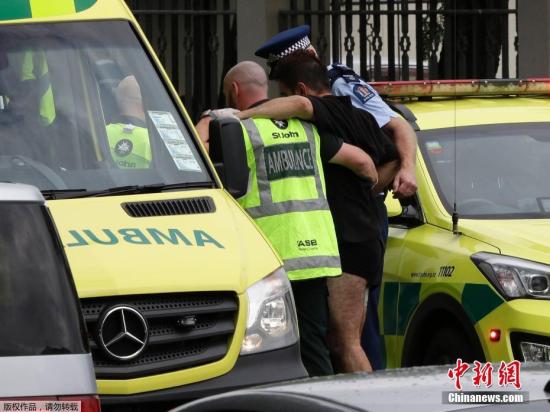 当地时间15日，新西兰基督城两座清真寺及一间医院外发生枪击事件