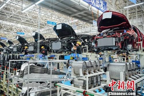 资料图：汽车生产车间。/p中新社记者 佟郁 摄
