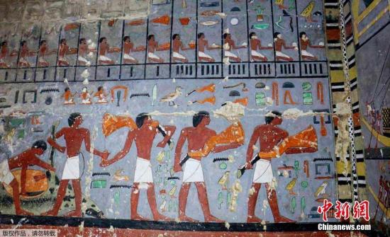 资料图：考古队还与国际埃及学研究团队合作，在塞加拉南部一座无名金字塔的一根柱子上发现了第五王朝一名王后的名字。该王后名叫塞蒂博尔，之前未见史料记载。