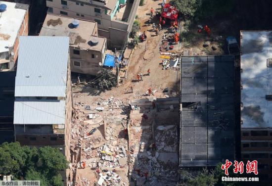 当地时间4月12日，巴西里约，位于里约Muzema区两座建筑物倒塌，已造成2人死亡，3人受伤，并有至少15人失踪。倒塌的两座建筑物为违章建筑，没有经过政府审批。根据当地媒体报道，里约近期连续暴雨对建筑物的坍塌有一定影响。