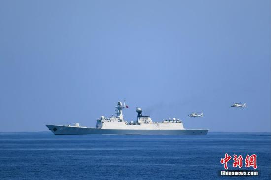 资料图：海军第32批护航编队航渡途中开展针对性训练。<a target='_blank' href='http://www.chinanews.com/'>中新社</a>发 林健 摄