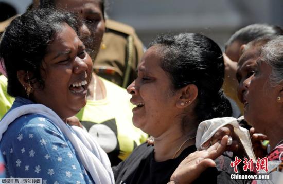 爆炸事件发生后，斯里兰卡政府宣布，从当地时间4月21日18点整至4月22日早晨6点，实行宵禁，并要求军方支援，同时暂时屏蔽主要的社交媒体网络和通信应用。