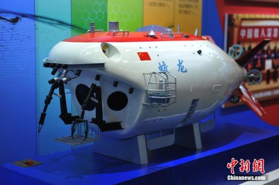 China's Jiaolong submersible makes historic 300th dive