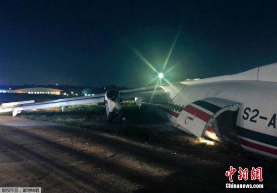 当地时间8日晚，一架孟加拉国航空公司的飞机在缅甸仰光国际机场滑出跑道，飞机断成三截，造成数名人员受伤。