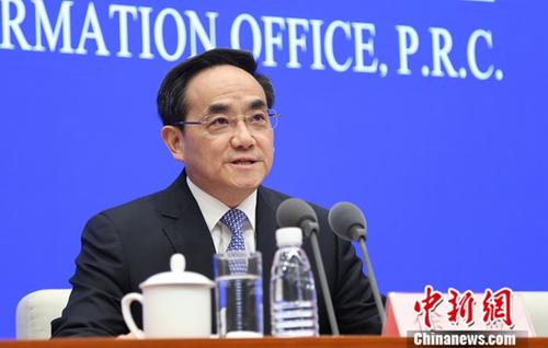 5月9日,国务院新闻办在北京举行新闻发布会,中宣部副部长、国务院新闻办公室主任、亚洲文明对话大会筹委会副主任兼执委会副主任徐麟表示,中国举办亚洲文明对话大会不是为了文明对抗,恰恰是加强不同文明间的交流互鉴,取长补短,共同进步。中国既是文明交流互鉴的倡导者,更是身体力行的实践者。中新社记者 杨可佳 摄 5月9日,国务院新闻办在北京举行新闻发布会,中宣部副部长、国务院新闻办公室主任、亚洲文明对话大会筹委会副主任兼执委会副主任徐麟表示,中国举办亚洲文明对话大会不是为了文明对抗,恰恰是加强不同文明间的交流互鉴,取长补短,共同进步。中国既是文明交流互鉴的倡导者,更是身体力行的实践者。中新社记者 杨可佳 摄