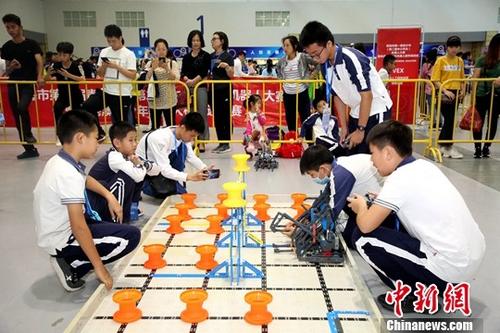 资料图：青少年机器人大赛比赛现场。<a target='_blank' href='http://www.chinanews.com/'>中新社</a>发 钟欣 摄