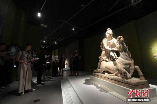 公元前100-200年意大利罗马巨型的大理石艺术品《密特拉神像》。<a target='_blank' href='http://www.chinanews.com/'>中新社</a>记者 李志华 摄