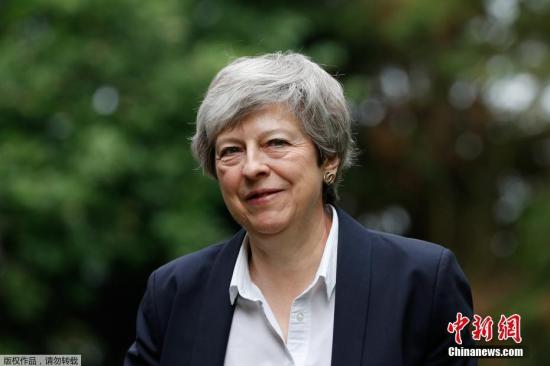 当地时间5月26日，英国白金汉郡村庄Weston Turville，英国首相特蕾莎·梅现身当地教堂做礼拜。特蕾莎·梅5月24日发表讲话，宣布将于6月7日辞去保守党党首一职。
