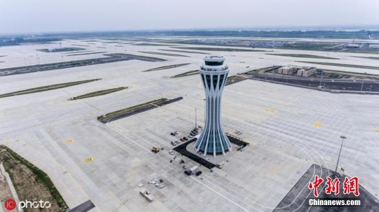 6月25日，北京大兴国际机场西塔台25日通过竣工验收并整体交付使用。