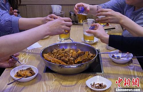 麻辣烫、火锅店成韩国今年人气餐饮 “中国味道”受韩国年轻人喜爱