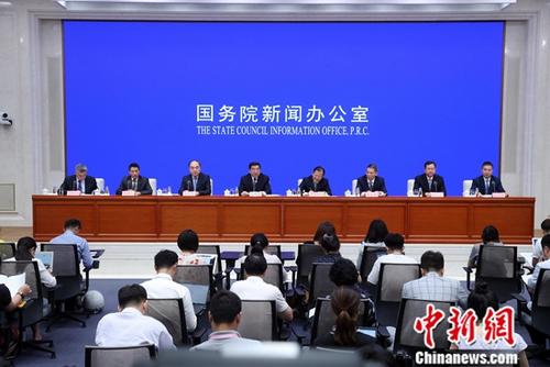 7月18日，中国国务院新闻办公室在北京举行吹风会，介绍加快推进社会信用体系建设，构建以信用为基础的新型监管机制情况，并答记者问。<a target='_blank' href='http://www.chinanews.com/'>中新社</a>记者 张宇 摄