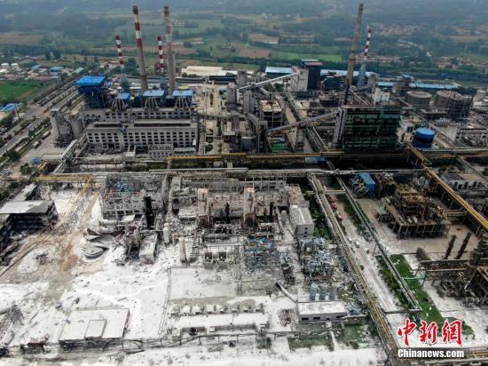 7月20日，俯瞰发生爆炸后的义马气化厂。/p中新社记者 王中举 摄