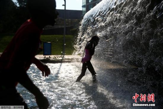 气象局表示，波士顿近两天会出现“大热天气”，促使市政官员取消公共泳池的入场费。