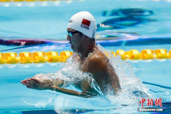 资料图：7月21日，闫子贝在比赛中。当日，在韩国光州举行的2019游泳世锦赛男子100米蛙泳半决赛中，中国选手闫子贝以58秒67的成绩，打破亚洲纪录，顺利晋级决赛。 <a target='_blank' href='http://www.chinanews.com/'>中新社</a>记者 韩海丹 摄