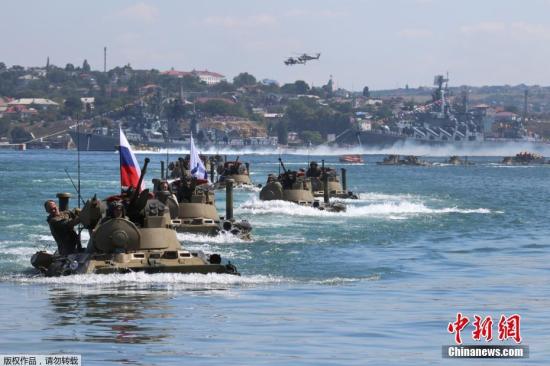 当地时间2019年7月26日，俄罗斯海军在黑海举行海军日阅兵彩排，多种军舰和武器集中亮相。