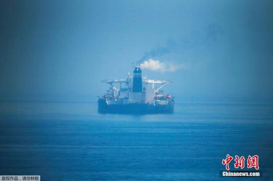 当地时间8月16日，美国司法部对装载伊朗原油，曾遭扣押的超级油轮“格蕾丝一号”发出扣押令。此前一天，英属直布罗陀的法官才刚准许释放这艘油轮。