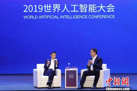 8月29日，阿里巴巴董事局主席马云（左）与特斯拉首席执行官马斯克对话。当日，2019世界人工智能大会在上海开幕。大会以“智联世界 无限可能”为主题。<a target='_blank' href='http://www.chinanews.com/'>中新社</a>发 申海 摄