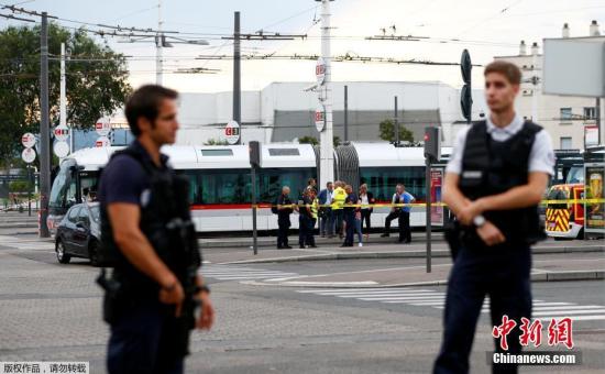 当地时间8月31日，法国里昂近郊发生持刀袭击事件，造成至少一人丧生，另有9人受伤，其中3人伤势严重。