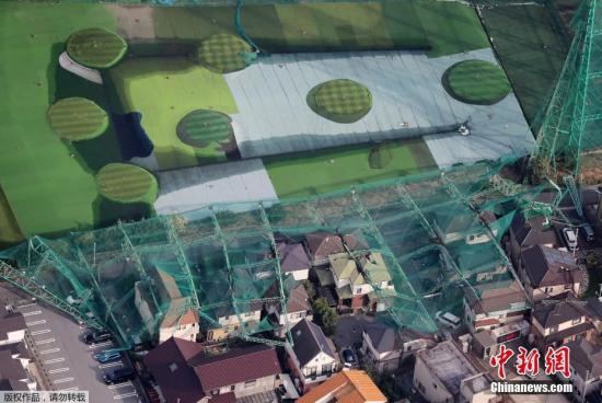 日本首都圈9月9日遭遇今年第15号台风“法茜”直接袭击，图为一高尔夫球练习场的围栏倒塌。