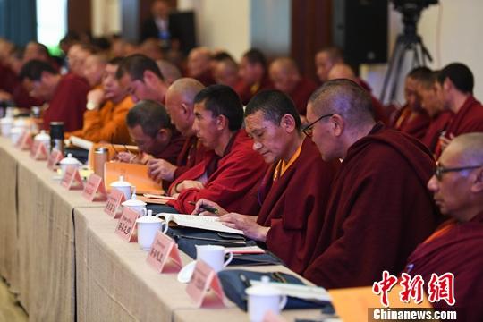 9月10日，中国佛教协会西藏分会第四届藏传佛教教义阐释论坛暨坚持藏传佛教中国化方向研讨会在日喀则市举行。论坛围绕“修行在于利众”主题，130名高僧大德撰写了134篇阐释论文，20位高僧大德在论坛上作了阐释演讲。记者 何蓬磊 摄