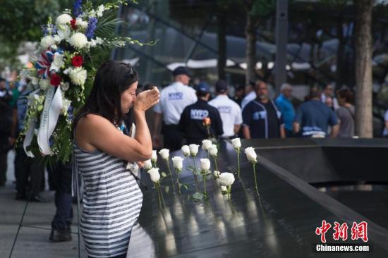 资料图：美国“9·11”恐怖袭击事件18周年纪念活动在纽约“9·11”遗址纪念广场举行。
中新社
记者 廖攀 摄