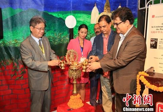 9月17日下午，庆祝中华人民共和国成立70周年电影展在尼泊尔首都加德满都开幕。图为开幕式点灯仪式。<a target='_blank' href='http://www.chinanews.com/'>中新社</a>记者 张晨翼 摄