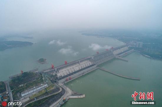 资料图：湖北省宜昌市秭归县稳健运行的三峡大坝。图片来源：ICphoto