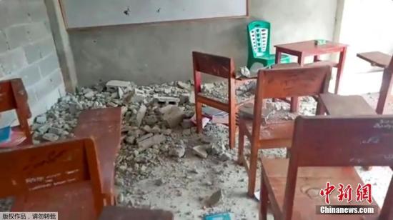 当地时间9月26日，印尼马鲁古群岛外海发生6.5级地震印度尼西亚气象气候暨地球物理局发言人表示，可能有建筑物受损。图为受损的学校。