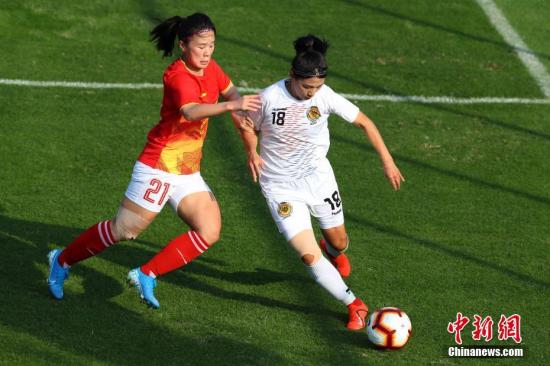 10月17日，中国八一女足3：0战胜韩国队。当日，在武汉全民健身足球场，第七届世界军运会女足赛事开打，中国八一女足战胜韩国队赢得开门红。 周毅 摄