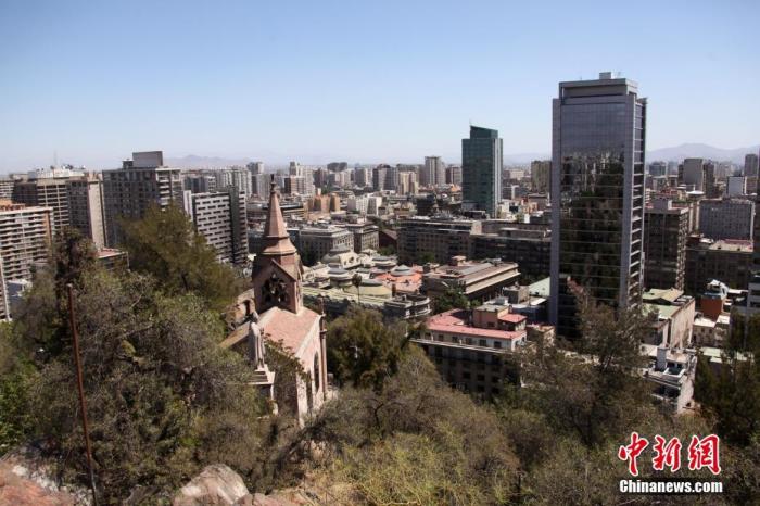 智利首都圣地亚哥是一座已有近480年历史的城市。图为11月6日拍摄的圣地亚哥市中心景象。<a target='_blank' href='http://www.chinanews.com/'>中新社</a>记者 余瑞冬 摄 智利首都圣地亚哥是一座已有近480年历史的城市。图为11月6日拍摄的圣地亚哥市中心景象。<a target='_blank' href='http://www.chinanews.com/'>中新社</a>记者 余瑞冬 摄