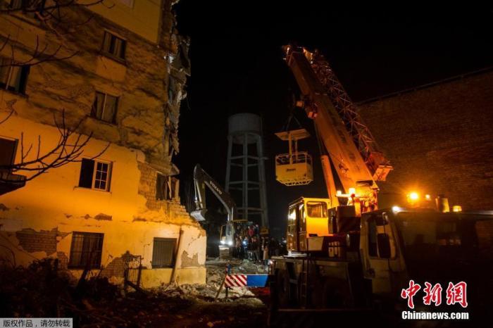 11月27日消息，据外媒报道，阿尔巴尼亚西北部港口城市杜尔斯附近26日发生6.4级地震，把许多建筑物夷为平地，已造成至少9人死亡，600多人受伤。