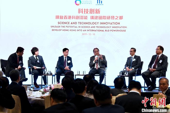 12月10日，座谈环节上，多位专家学者对香港科创未来提出独到的见解。<a target='_blank' href='http://www.chinanews.com/'>中新社</a>记者 李志华 摄