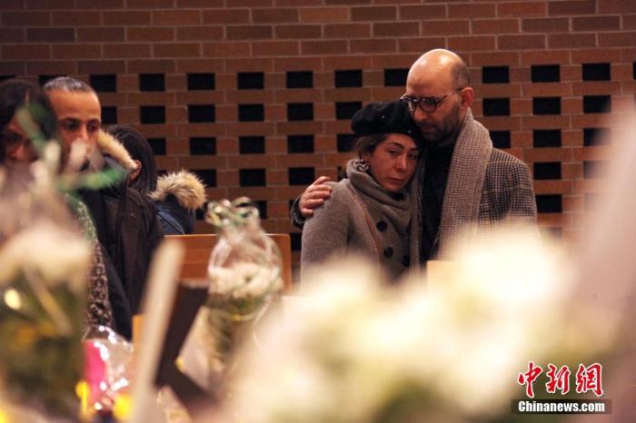 当地时间1月9日晚，为伊朗德黑兰发生的乌克兰客机坠毁事件中遇难者举行的追思会在加拿大多伦多北约克市政中心举行。来自大多伦多地区伊朗裔社区及其他社区的大批民众参加活动，表达哀思。<a target='_blank' href='http://www.chinanews.com/'>中新社</a>记者 余瑞冬 摄