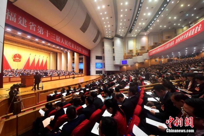 1月11日，福建省第十三届人民代表大会第三次会议在福州开幕。 中新社记者 张斌 摄