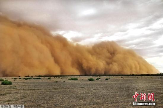 资料图：大规模沙尘暴袭击了新南威尔士州西部的多个内陆城镇。沙尘遮天蔽日，现场画面触目惊心。