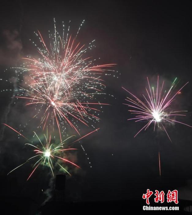 北京元宵节夜间扩散条件不利 官方建议减少燃放烟花爆竹