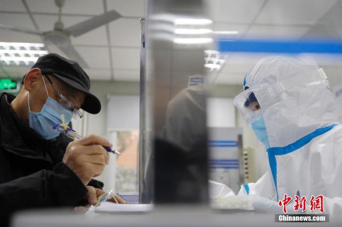 上海发热门诊安全有序。中新社记者 殷立勤 摄
