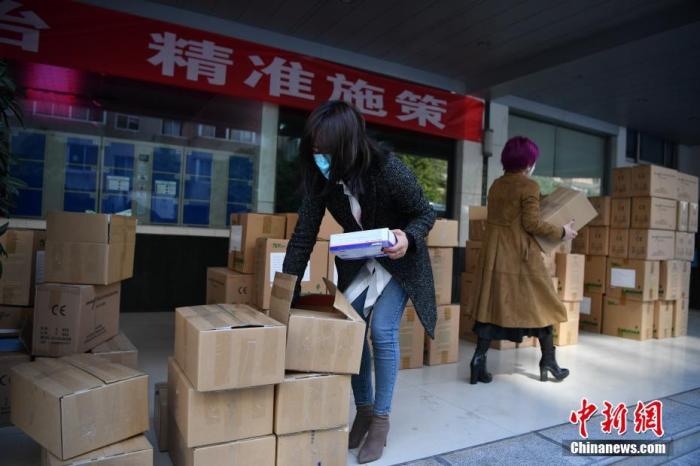 国家邮政局：全行业累计承运寄递疫情防控物资7454.9吨