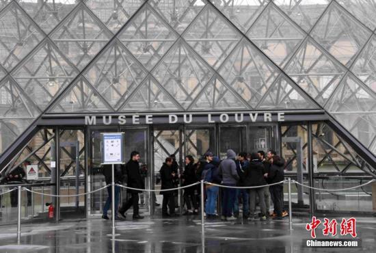 当地时间3月2日，位于法国巴黎的卢浮宫受新冠肺炎疫情影响持续闭馆。<a target='_blank' href='http://www.chinanews.com/'>中新社</a>记者 李洋 摄