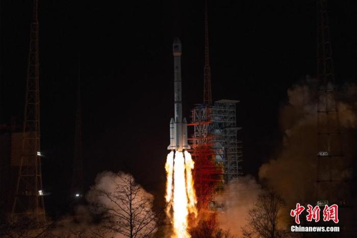 北京时间3月9日19时55分，中国在西昌卫星发射中心用长征三号乙运载火箭，成功发射北斗系统第54颗导航卫星。卫星顺利进入预定轨道，后续将进行变轨、在轨测试、试验评估，适时入网提供服务。郭文彬 摄