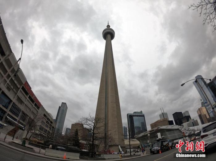 当地时间3月14日，加拿大多伦多，作为地标建筑的加拿大国家电视塔(CN Tower)从当日起暂停迎客一个月。<a target='_blank' href='http://www.chinanews.com/'>中新社</a>记者 余瑞冬 摄