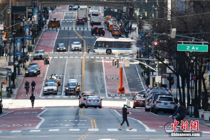 当地时间3月21日，美国纽约曼哈顿往日车水马龙的42街如今已冷冷清清。<a target='_blank' href='http://www.chinanews.com/'>中新社</a>记者 廖攀 摄