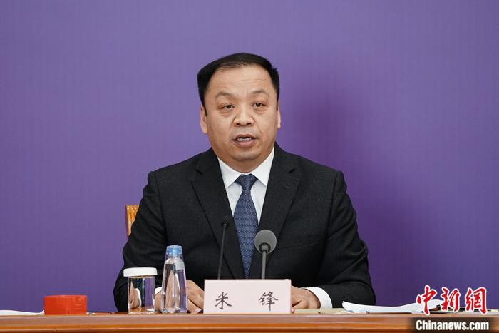 3月22日,在中国国务院联防联控机制新闻发布会上,中国国家卫生健康委员会新闻发言人、宣传司副司长米锋表示,目前,全国绝大多数地区已是低风险地区。<a target='_blank' href='http://www-chinanews-com.qtm2z.cn/'>中新社</a>记者 崔楠 摄 3月22日,在中国国务院联防联控机制新闻发布会上,中国国家卫生健康委员会新闻发言人、宣传司副司长米锋表示,目前,全国绝大多数地区已是低风险地区。<a target='_blank' href='http://www-chinanews-com.qtm2z.cn/'>中新社</a>记者 崔楠 摄
