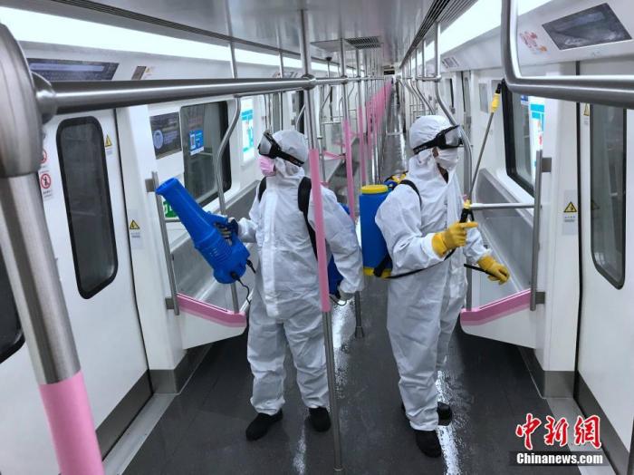 武汉战“疫”记：直击地铁全面消杀 列车设备调试