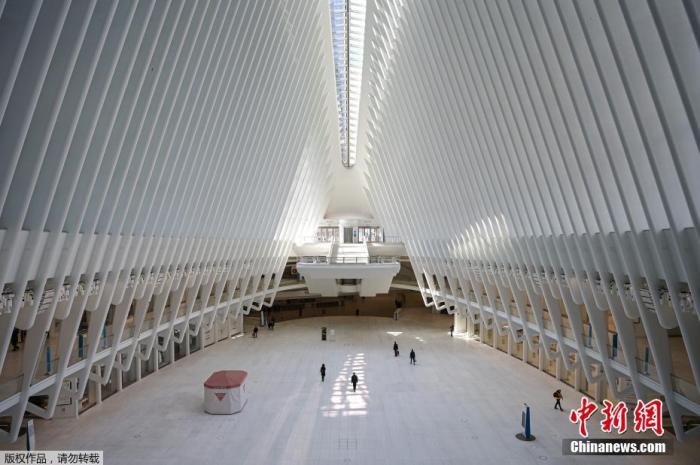 图为纽约世贸中心交通枢纽“The Oculus”人流稀少。