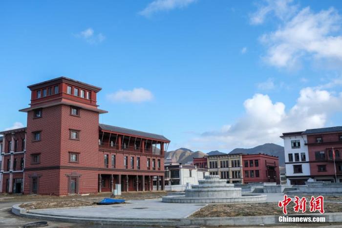 4月25日，樟木新区内即将建成的尼泊尔风情街。
<a target='_blank' href='http://www.chinanews.com/'>中新社</a>记者 何蓬磊 摄