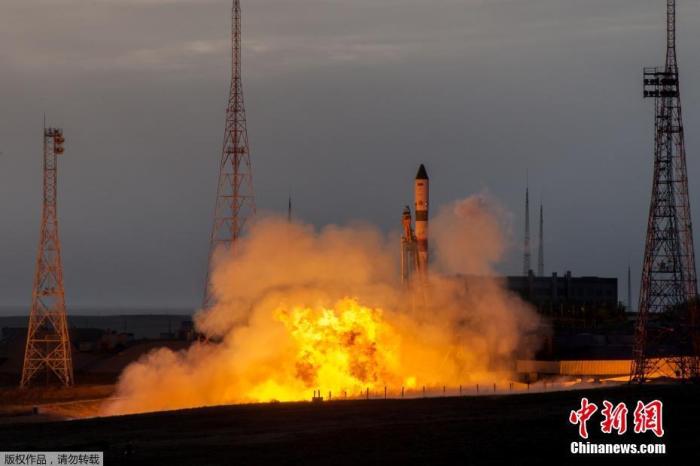 当地时间4月25日，俄罗斯国家航天集团公司总裁罗戈津在社交媒体发布消息说，“进步MS—14”货运飞船飞行过程用时3小时20分钟，创下了给国际空间站送货的最快有人驾驶飞行成绩。图为4月25日发射现场。